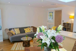 Pleasant Intimate Flat With Backyard in Battersea